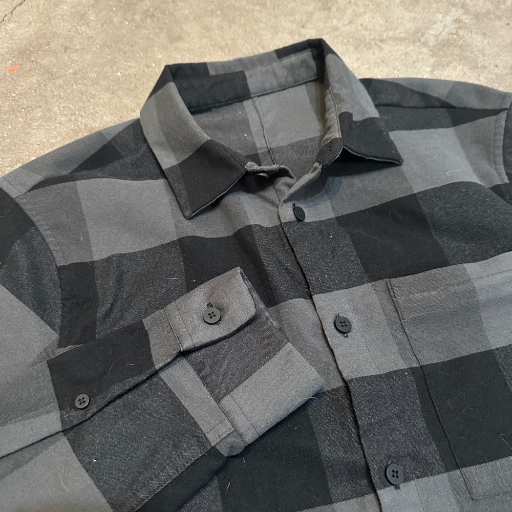 Lululemon Masons Peak Flannel Button Down Shirt Men L‎ Black Gray Long Sleeve
